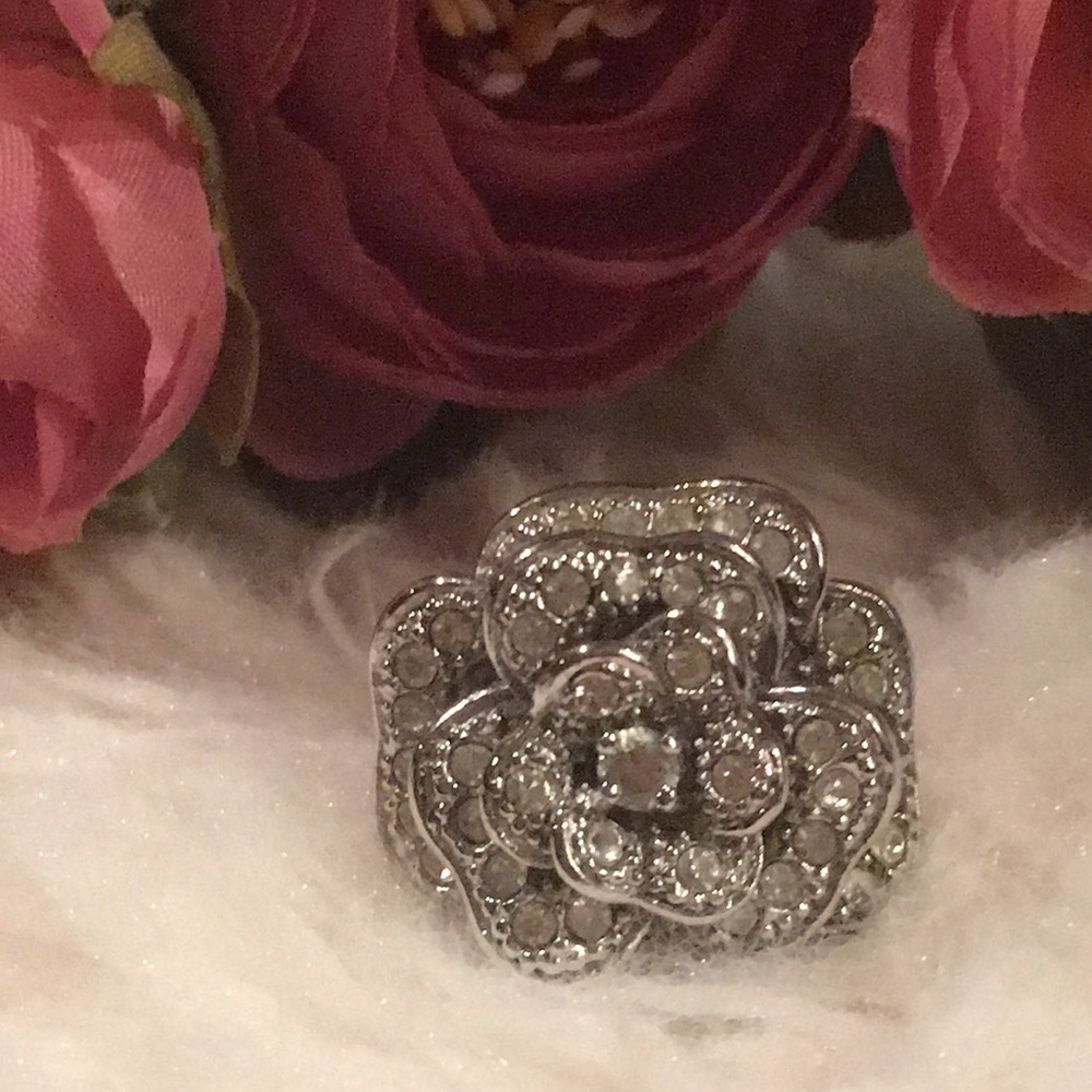 DIAMOND FLOWER RING - Picture 1 of 6